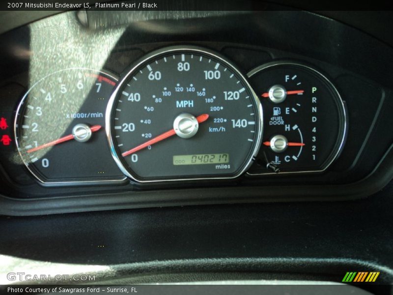Platinum Pearl / Black 2007 Mitsubishi Endeavor LS