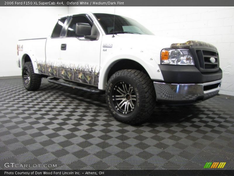 Oxford White / Medium/Dark Flint 2006 Ford F150 XL SuperCab 4x4
