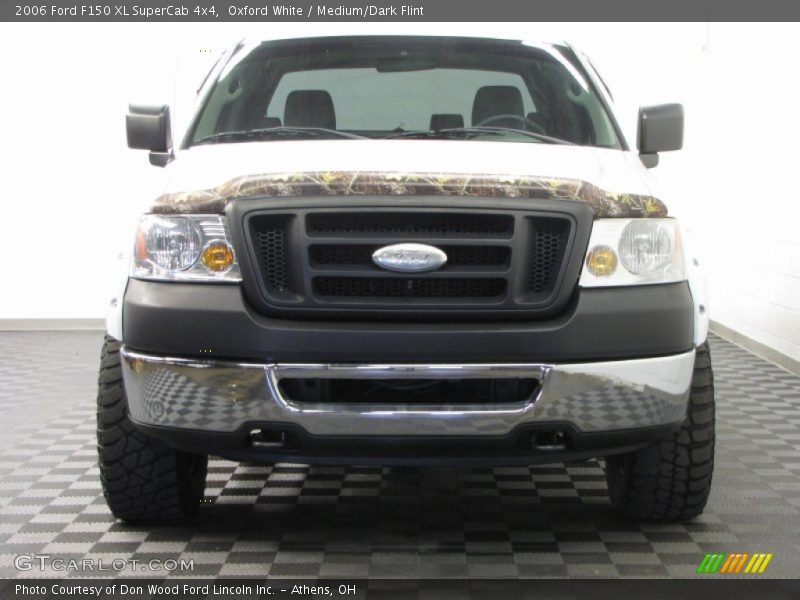 Oxford White / Medium/Dark Flint 2006 Ford F150 XL SuperCab 4x4