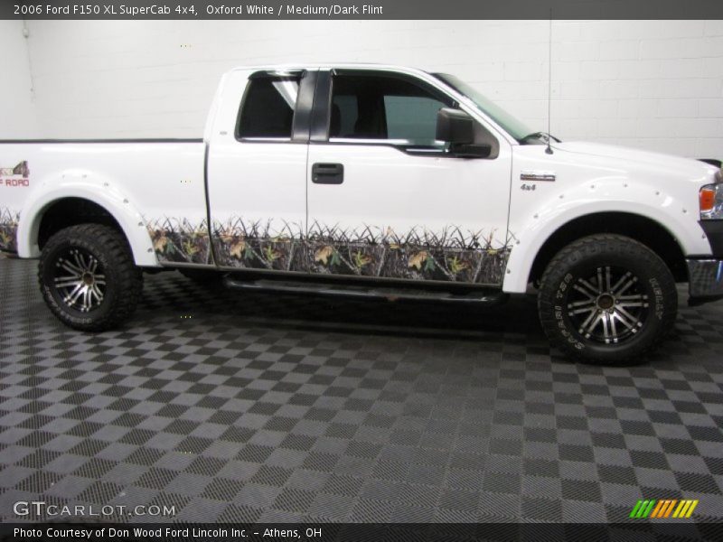 Oxford White / Medium/Dark Flint 2006 Ford F150 XL SuperCab 4x4