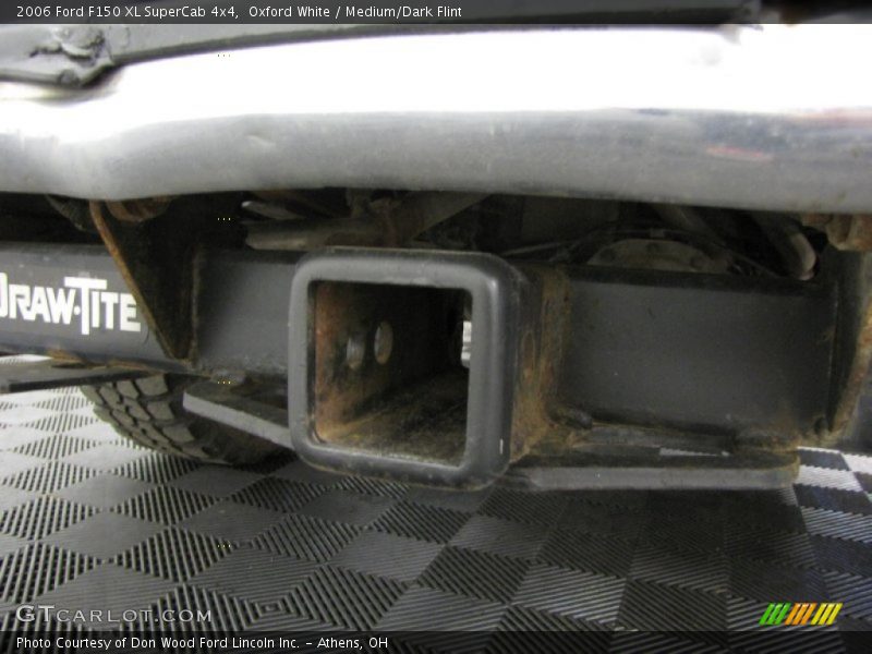 Oxford White / Medium/Dark Flint 2006 Ford F150 XL SuperCab 4x4
