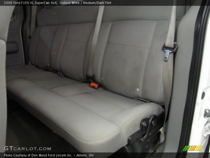 Oxford White / Medium/Dark Flint 2006 Ford F150 XL SuperCab 4x4