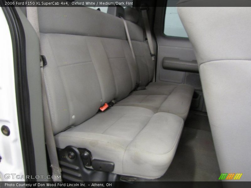 Oxford White / Medium/Dark Flint 2006 Ford F150 XL SuperCab 4x4