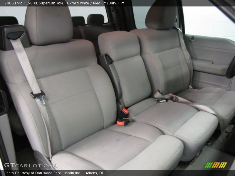 Oxford White / Medium/Dark Flint 2006 Ford F150 XL SuperCab 4x4