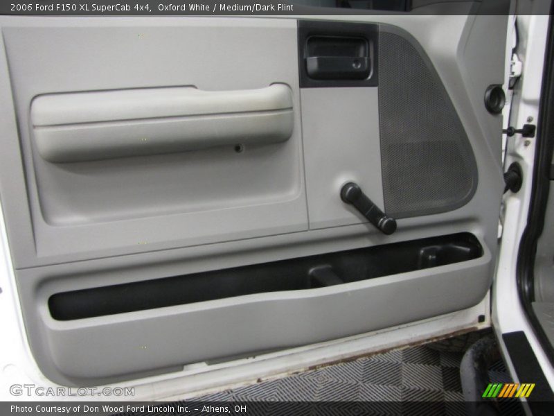 Oxford White / Medium/Dark Flint 2006 Ford F150 XL SuperCab 4x4