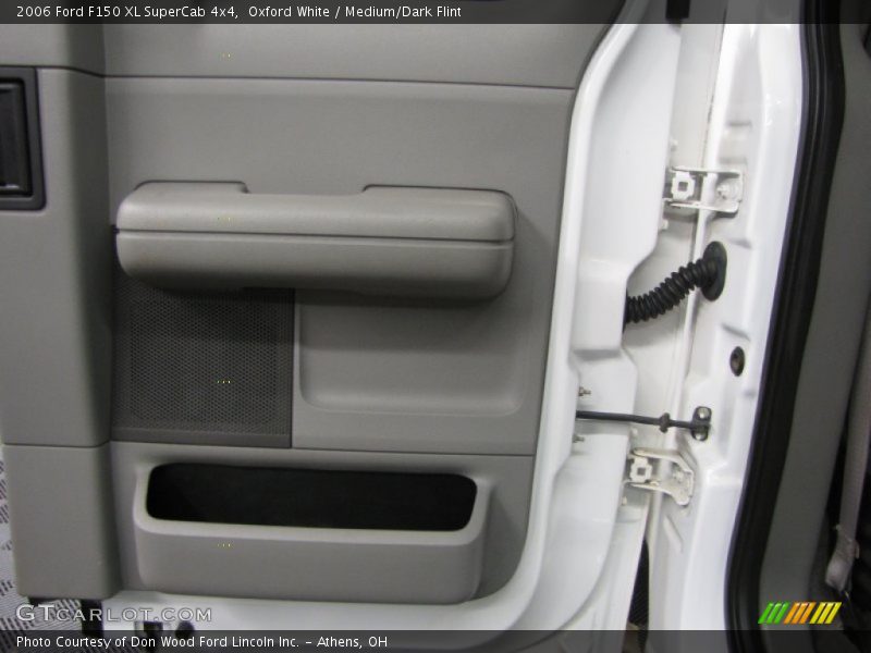 Oxford White / Medium/Dark Flint 2006 Ford F150 XL SuperCab 4x4