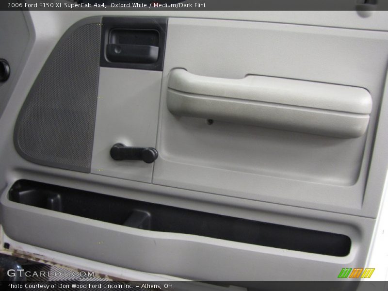 Oxford White / Medium/Dark Flint 2006 Ford F150 XL SuperCab 4x4