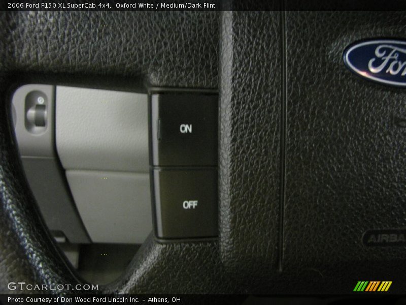 Oxford White / Medium/Dark Flint 2006 Ford F150 XL SuperCab 4x4