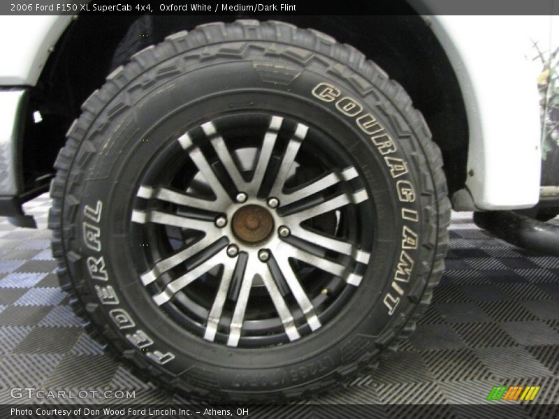 Oxford White / Medium/Dark Flint 2006 Ford F150 XL SuperCab 4x4