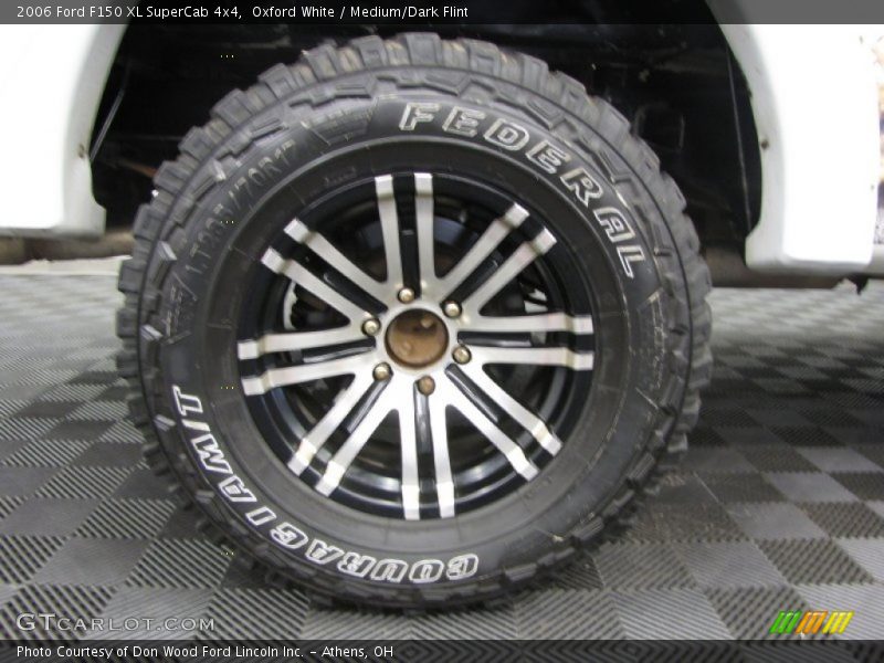Oxford White / Medium/Dark Flint 2006 Ford F150 XL SuperCab 4x4