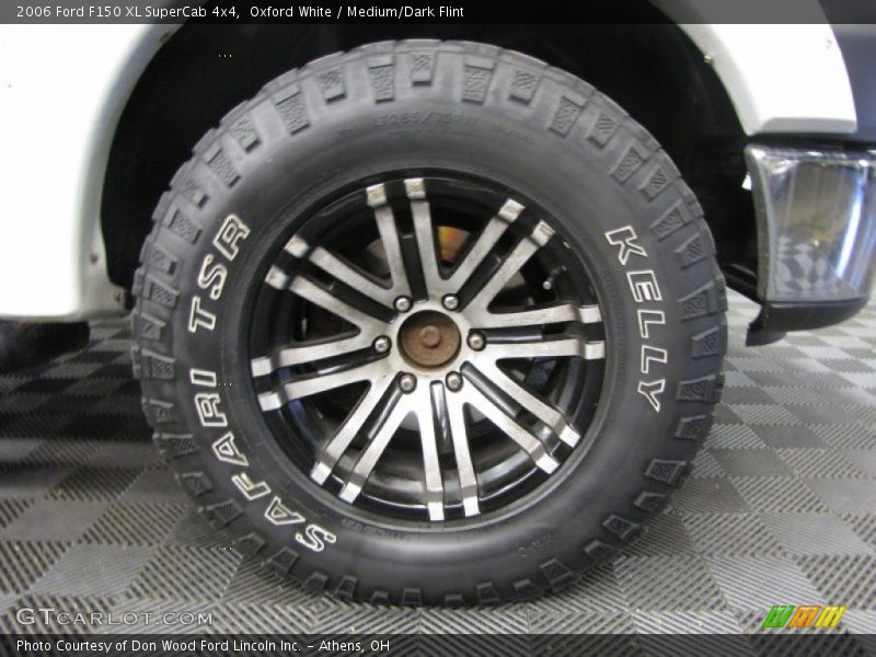 Oxford White / Medium/Dark Flint 2006 Ford F150 XL SuperCab 4x4