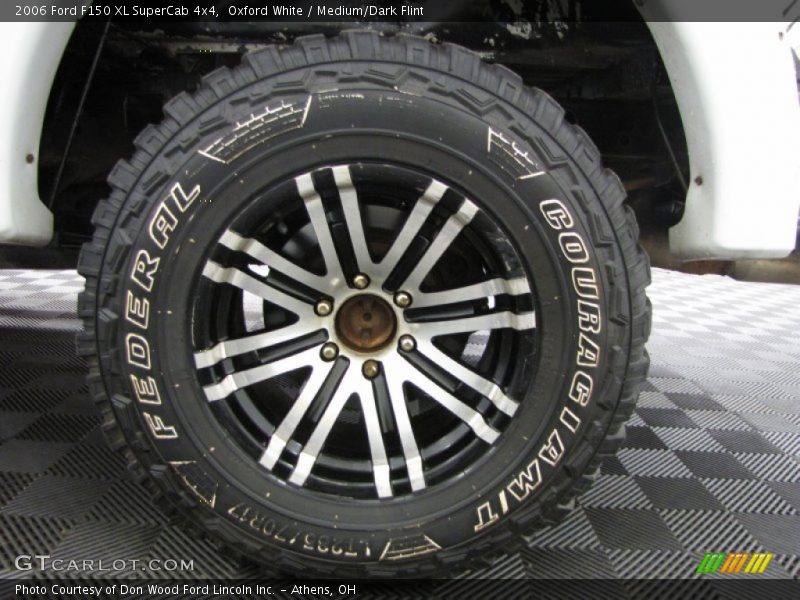 Oxford White / Medium/Dark Flint 2006 Ford F150 XL SuperCab 4x4
