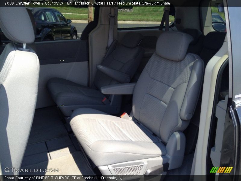 Brilliant Black Crystal Pearl / Medium Slate Gray/Light Shale 2009 Chrysler Town & Country LX