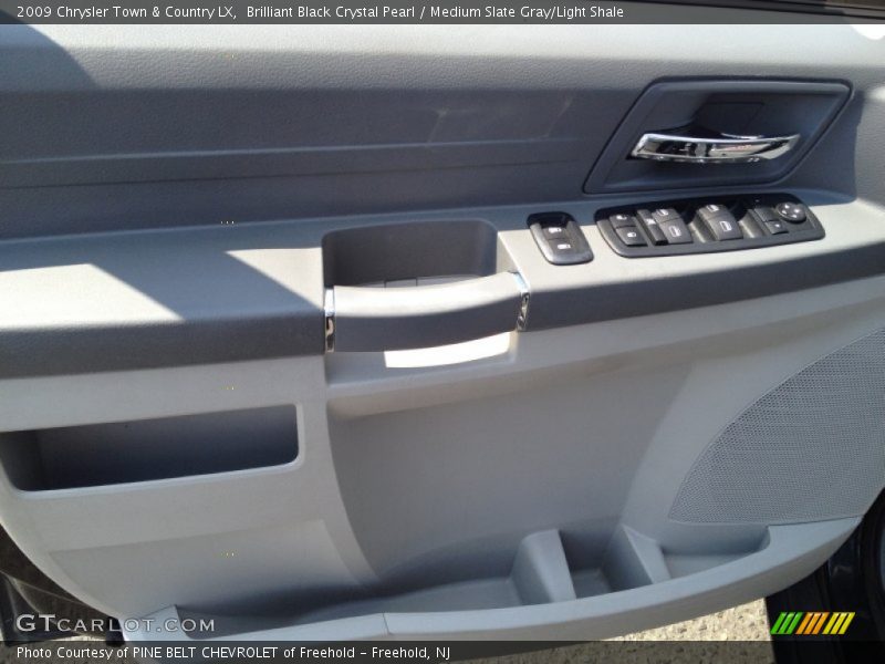 Brilliant Black Crystal Pearl / Medium Slate Gray/Light Shale 2009 Chrysler Town & Country LX