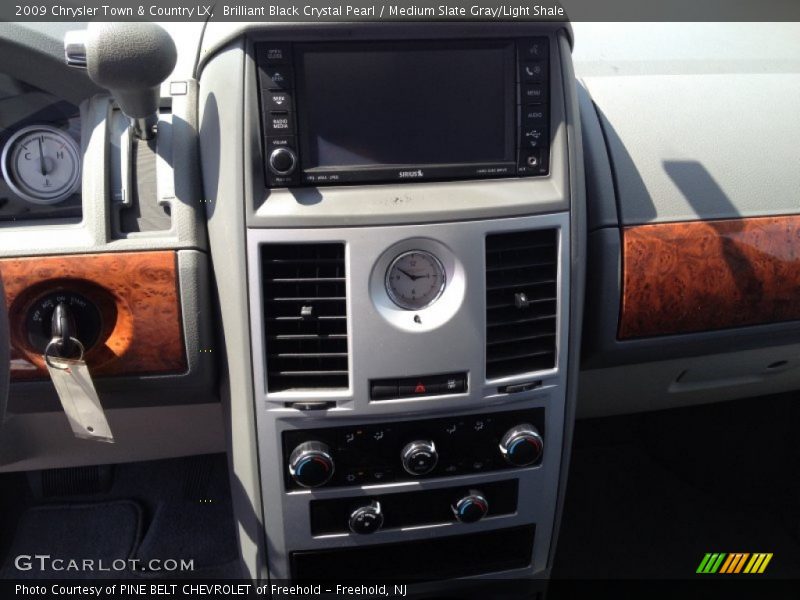 Brilliant Black Crystal Pearl / Medium Slate Gray/Light Shale 2009 Chrysler Town & Country LX
