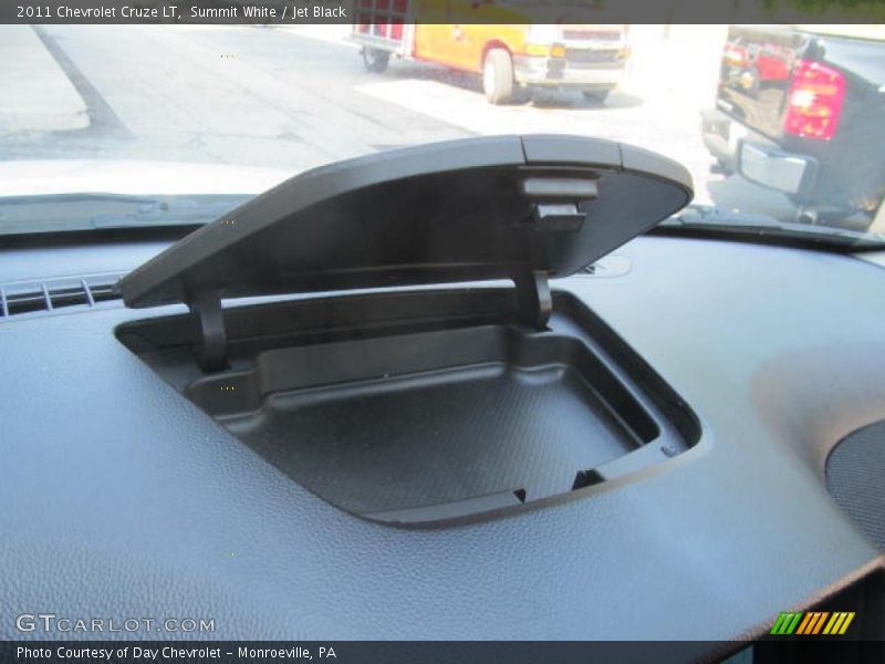 Summit White / Jet Black 2011 Chevrolet Cruze LT