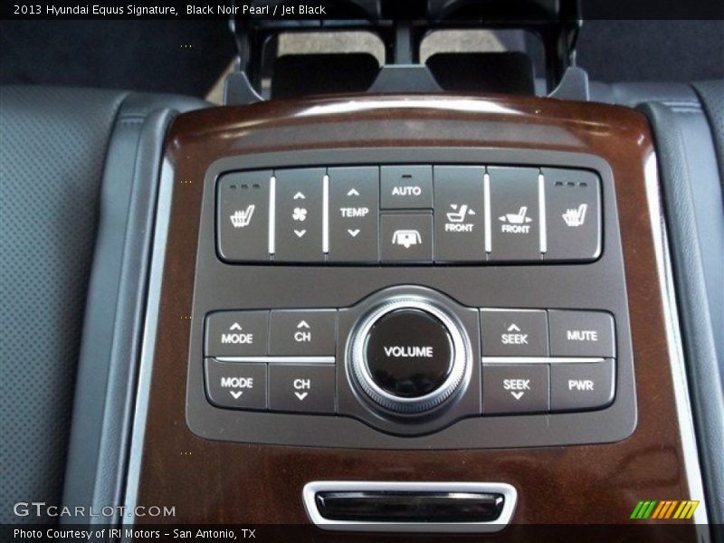 Black Noir Pearl / Jet Black 2013 Hyundai Equus Signature