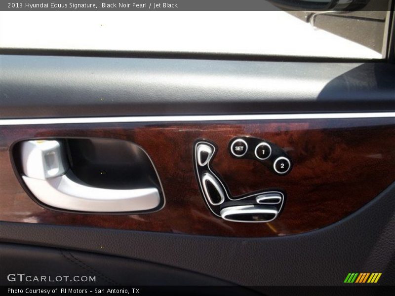 Black Noir Pearl / Jet Black 2013 Hyundai Equus Signature