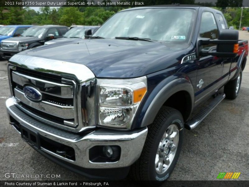 Front 3/4 View of 2013 F350 Super Duty Lariat SuperCab 4x4