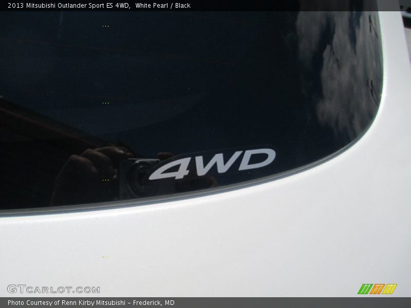White Pearl / Black 2013 Mitsubishi Outlander Sport ES 4WD