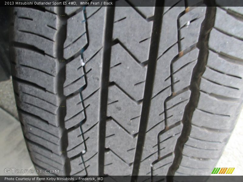 White Pearl / Black 2013 Mitsubishi Outlander Sport ES 4WD