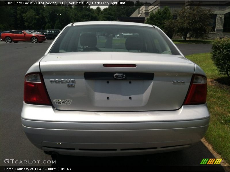 CD Silver Metallic / Dark Flint/Light Flint 2005 Ford Focus ZX4 SE Sedan