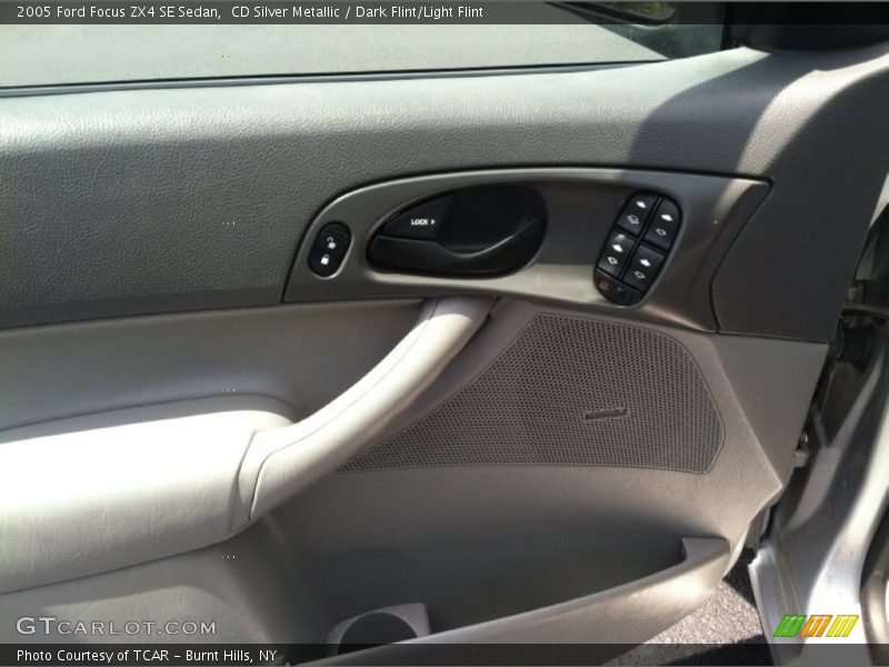 CD Silver Metallic / Dark Flint/Light Flint 2005 Ford Focus ZX4 SE Sedan