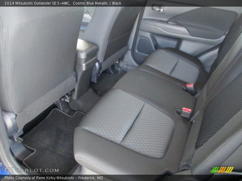 Rear Seat of 2014 Outlander SE S-AWC