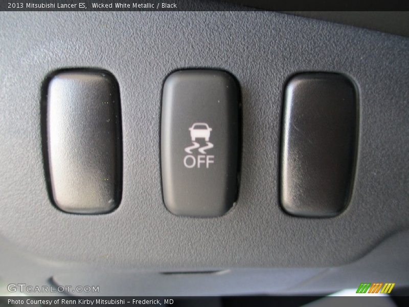Wicked White Metallic / Black 2013 Mitsubishi Lancer ES