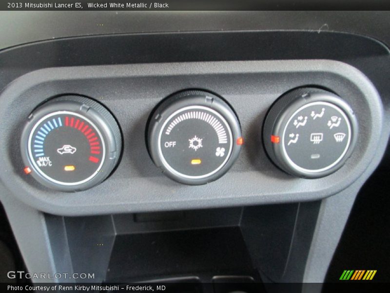 Wicked White Metallic / Black 2013 Mitsubishi Lancer ES