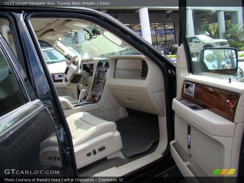 Tuxedo Black Metallic / Stone 2013 Lincoln Navigator 4x4
