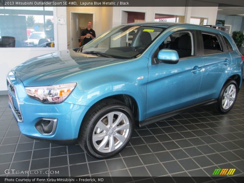 Front 3/4 View of 2013 Outlander Sport SE 4WD
