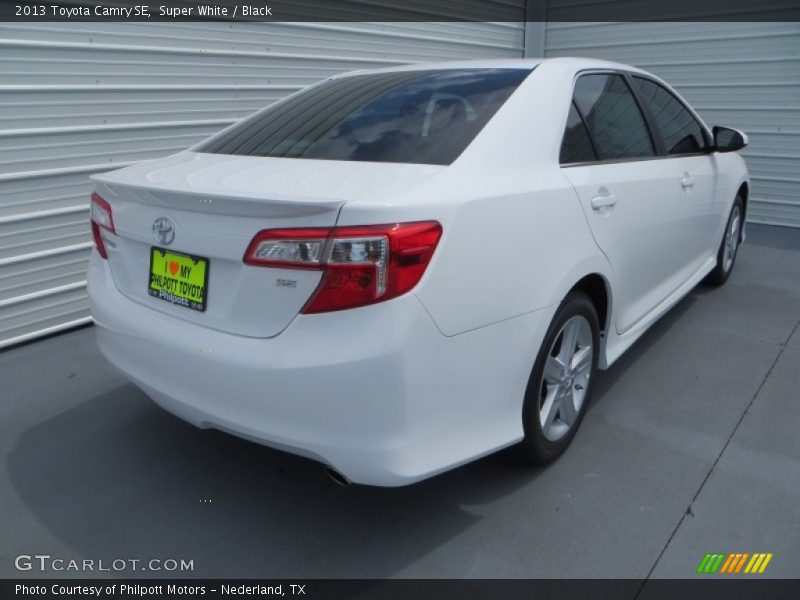 Super White / Black 2013 Toyota Camry SE