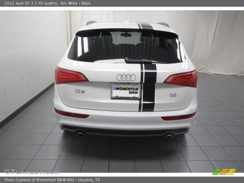 Ibis White / Black 2012 Audi Q5 3.2 FSI quattro