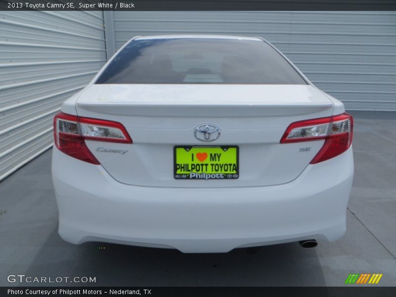 Super White / Black 2013 Toyota Camry SE