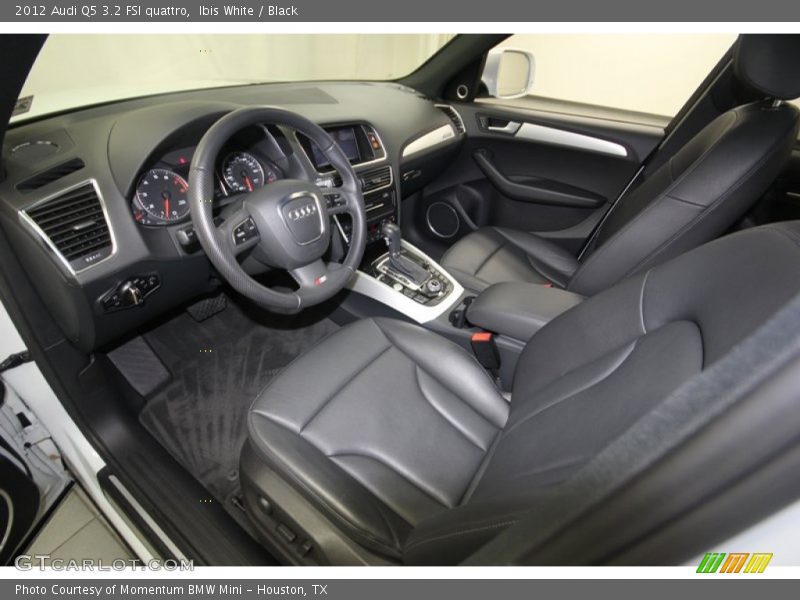 Ibis White / Black 2012 Audi Q5 3.2 FSI quattro