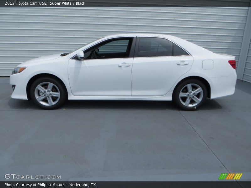 Super White / Black 2013 Toyota Camry SE