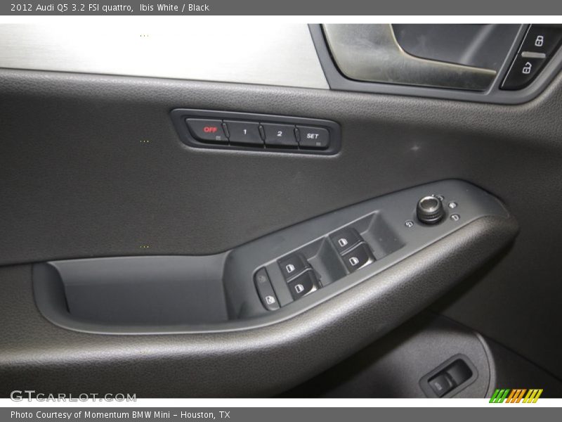 Ibis White / Black 2012 Audi Q5 3.2 FSI quattro