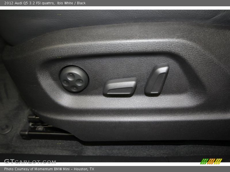 Ibis White / Black 2012 Audi Q5 3.2 FSI quattro