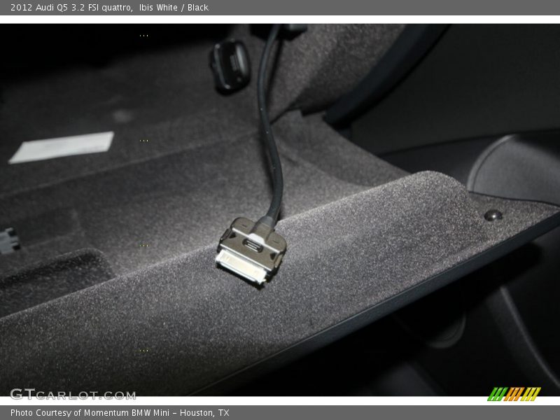 Ibis White / Black 2012 Audi Q5 3.2 FSI quattro