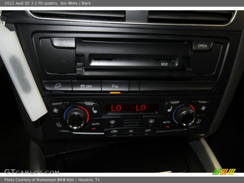 Ibis White / Black 2012 Audi Q5 3.2 FSI quattro