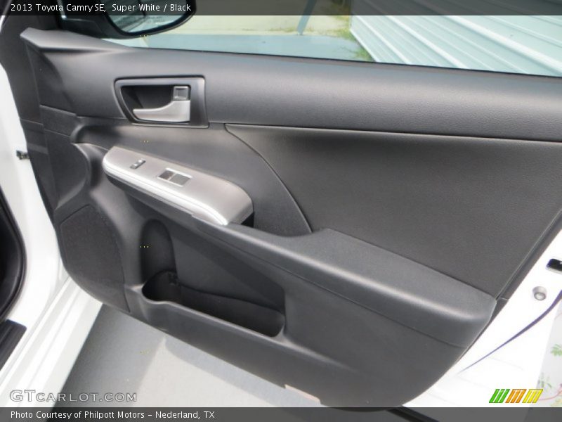 Super White / Black 2013 Toyota Camry SE