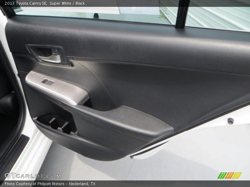 Super White / Black 2013 Toyota Camry SE