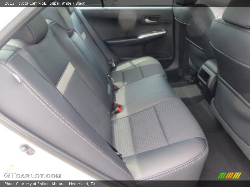 Super White / Black 2013 Toyota Camry SE
