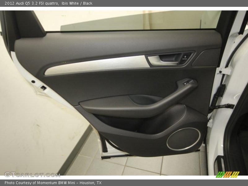Ibis White / Black 2012 Audi Q5 3.2 FSI quattro