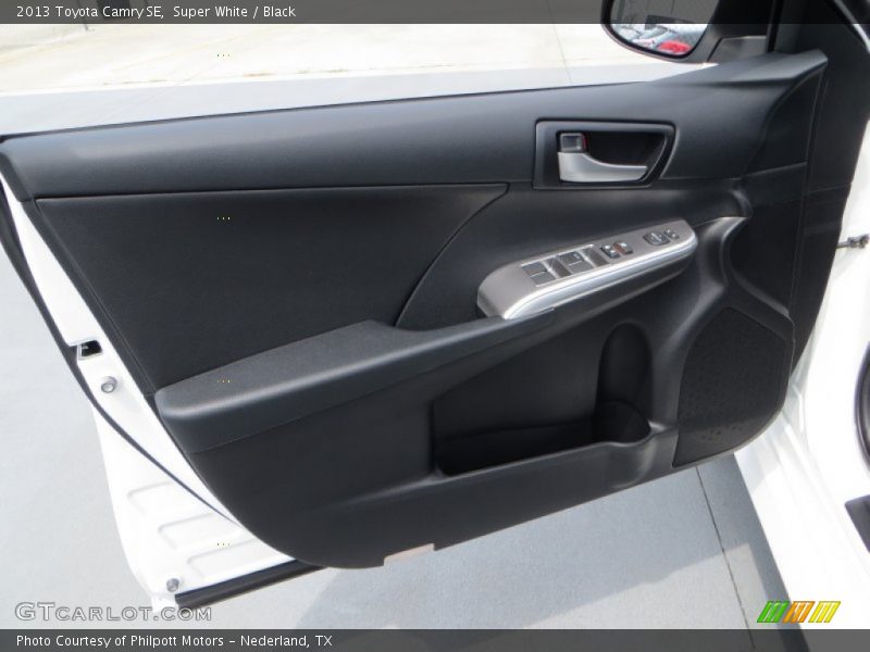 Super White / Black 2013 Toyota Camry SE