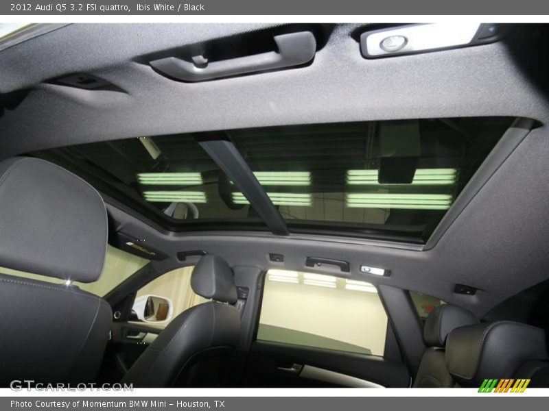 Ibis White / Black 2012 Audi Q5 3.2 FSI quattro