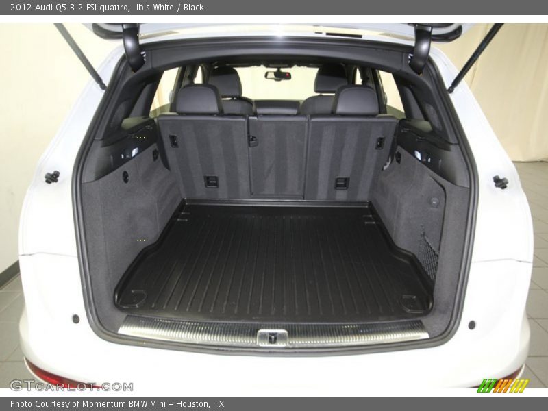 Ibis White / Black 2012 Audi Q5 3.2 FSI quattro