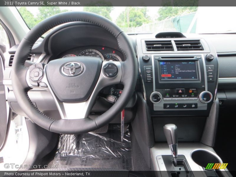 Super White / Black 2013 Toyota Camry SE