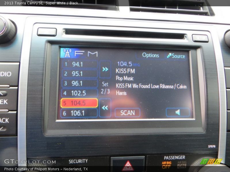 Super White / Black 2013 Toyota Camry SE